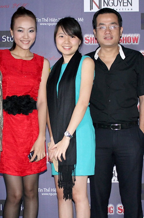 
Tháng 12/2010, Ngô Quỳnh Anh bất ngờ tham dự buổi ghi hình Shining show của vợ chồng nhạc sĩ Nguyễn Hà - Minh Trang. Cô đi cùng bạn trai, đến để giao lưu với các học viên của trung tâm Nguyễn Production.
