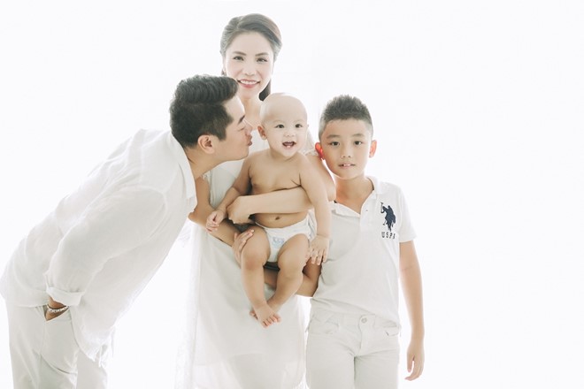 
Ngô Mai Trang từng là người mẫu, sau đó chuyển hướng ca hát. Người đẹp kết hôn với doanh nhân Đỗ Hoàng Dương. Năm 2014, Ngô Mai Trang và ông xã tham gia Cuộc đua kỳ thú và được khán giả ngưỡng mộ bởi hình ảnh cặp vợ chồng hạnh phúc, hiểu nhau.
