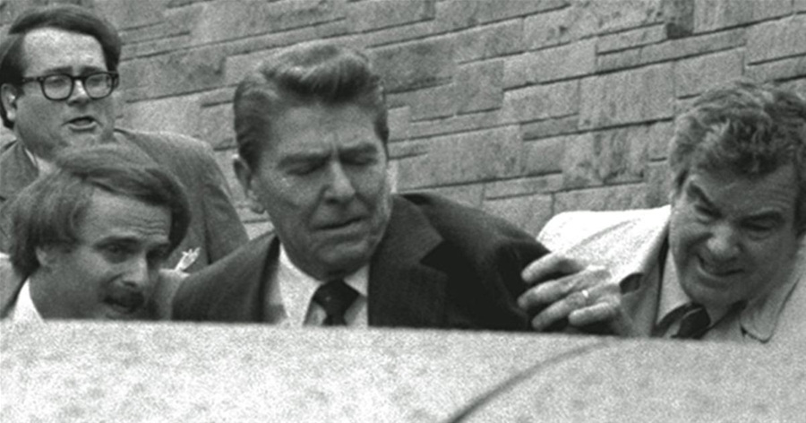 
Tổng thống Reagan bị ám sát hụt vào ngày 30/3/1981 (ảnh: Wikimedia)

