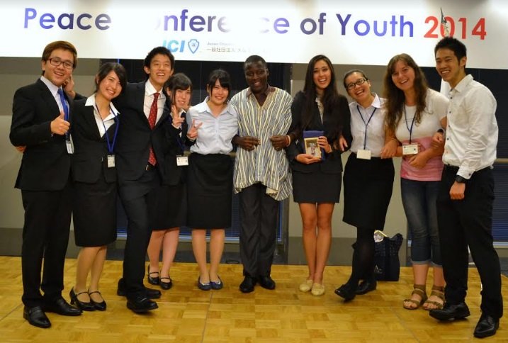 Duy Phương đại diện cho Việt Nam tham gia Hội nghị hòa bình quốc tế 2014 (Peace conference of youth) tại Osaka Nhật Bản. Ảnh: NVCC