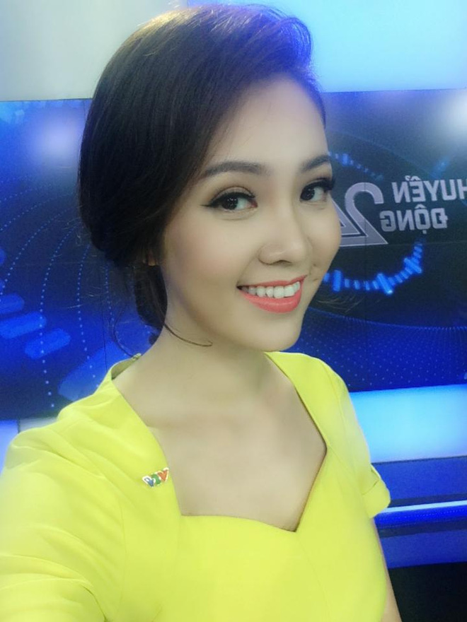 
Trước khi trở thành Á hậu, Thuỵ Vân tốt nghiệp Đại học Ngoại thương và cộng tác với VTV trong vai trò dẫn chương trình. Sau khi đăng quang, cô không chạy theo hào quang showbiz mà tiếp tục theo đuổi đam mê với nghề BTV truyền hình.
