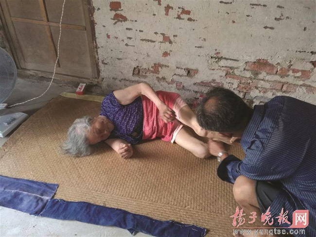 
Tuy đ&atilde; 91 tuổi nhưng cụ Trần vẫn c&ograve;n rất minh mẫn.
