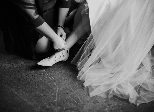 
Jaquie bắt đầu đứng dậy rồi tập đi như một người b&igrave;nh thường.
