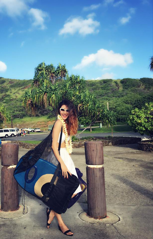
Không phải vướng bận việc chăm con, Ngọc Quyên thảnh thơi tận hưởng chuyến du lịch và khám phá thiên nhiên Hawaii.
