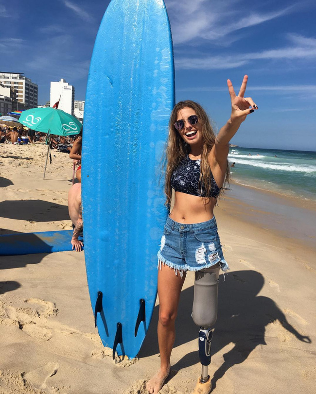 
C&ocirc; g&aacute;i chẳng hề ngại ng&ugrave;ng che giấu ch&acirc;n giả.
