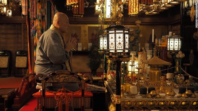 
Jison-In l&agrave; ng&ocirc;i ch&ugrave;a duy nhất tại Nhật Bản b&aacute;n m&ocirc; h&igrave;nh bầu ngực phụ nữ tại chỗ cho kh&aacute;ch tới thăm, &ocirc;ng Annan n&oacute;i th&ecirc;m.
