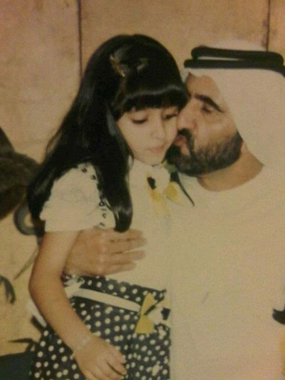 
Từ khi còn là một đứa trẻ, công chúa Maryam đã rất đáng yêu, xinh xắn, được vua cha yêu thương.

