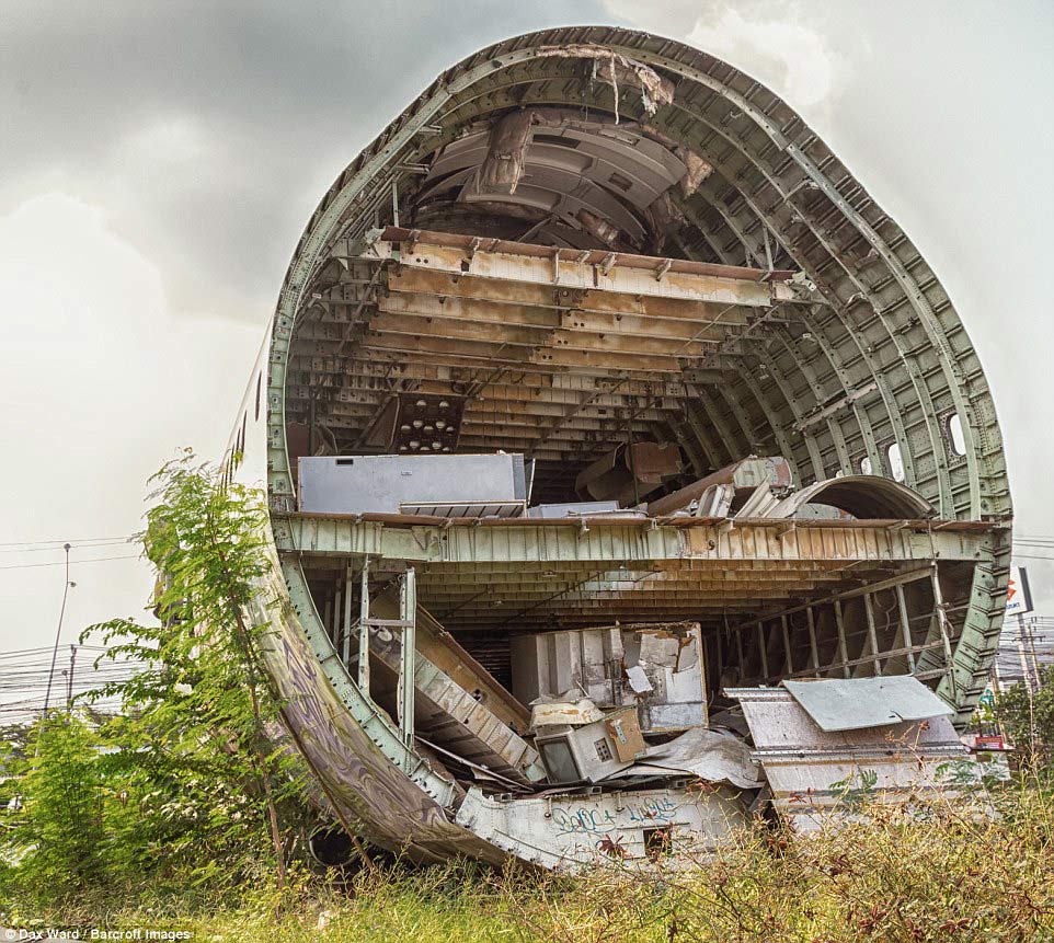 
Trong văn h&oacute;a Th&aacute;i, những nơi n&agrave;y thường được coi l&agrave; bị ma &aacute;m, thậm ch&iacute; kh&ocirc;ng ai d&aacute;m đi ngang qua đ&oacute;, Ward n&oacute;i.

