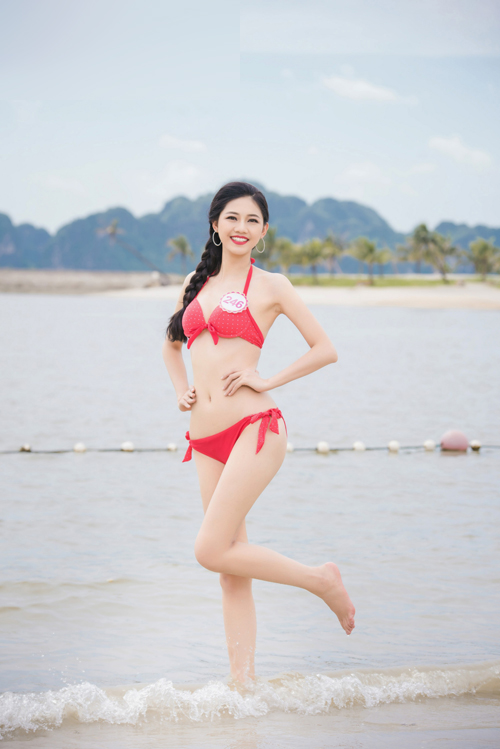 
Ngô Thanh Thanh Tú, em gái Á hậu Hoàn vũ Ngô Trà My. Cô cao 180cm, nặng 58kg, số đo 3 vòng 81-62-99.
