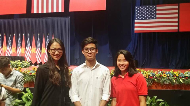 
Với thành tích học tập ở trường, Thủy Tiên còn là một trong những sinh viên vinh dự gặp mặt tổng thống Obama tại Hà Nội trong chuyến thăm vừa qua của ông.
