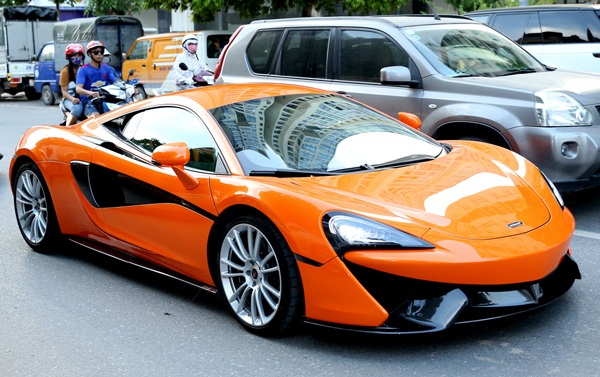 
Tại thị trường nước ngoài, McLaren 650S Spider có giá bán lẻ khoảng 280.000 USD (hơn 6 tỷ đồng).
