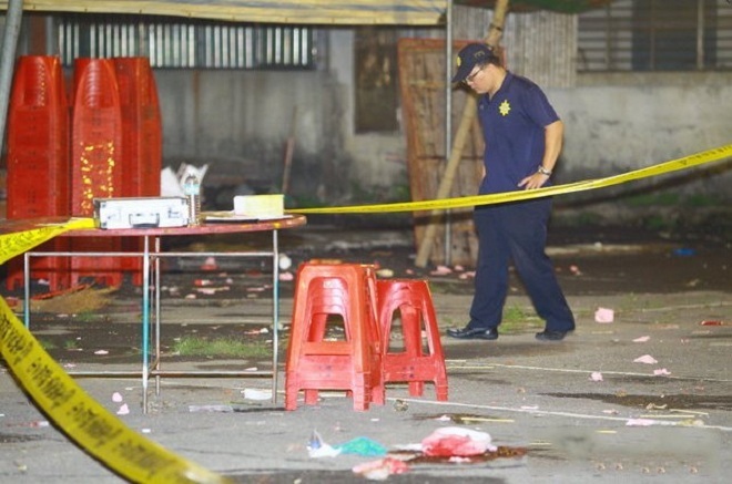 
Hiện trường vụ ám sát hôm 20/7. Thủ phạm đứng cách Lưu chỉ một mét. Y tử vong tại chỗ. Cảnh sát Đài Loan vẫn đang điều tra vụ án.
