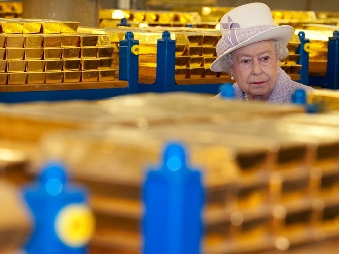 Trung bình mỗi thanh vàng nặng 400 ounce. Một tấn vàng tương đương 80 thanh. Ảnh: Business Insider 