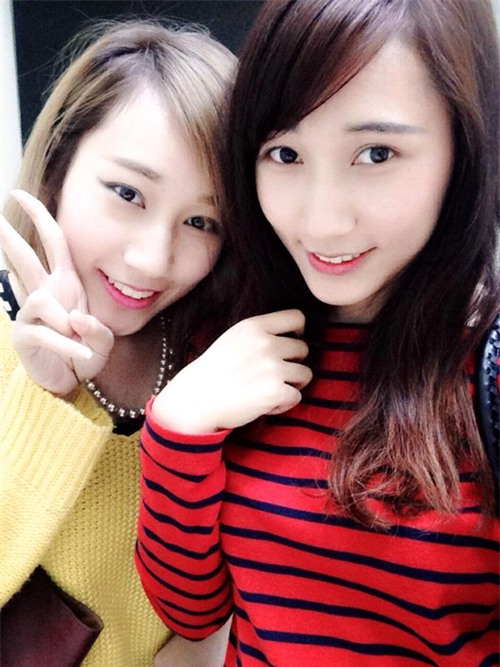 Mai Nhi (phải) và em gái Linh Nhi đang là sinh viên Đại học Kinh tế Nagoya.