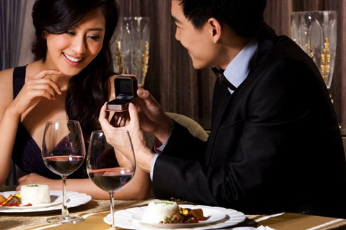 Em l&agrave; một người con d&acirc;u được bố mẹ t&ocirc;i v&ocirc; c&ugrave;ng y&ecirc;u qu&yacute;, h&agrave;ng x&oacute;m y&ecirc;u thương. Em ngoan hiền, sống biết tr&ecirc;n biết dưới. (Ảnh minh họa)