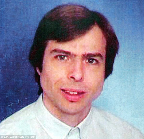 
Kẻ bắt cóc Natascha năm đó tên là Wolfgang Priklopil, 44 tuổi, một kỹ thuật viên máy tính
