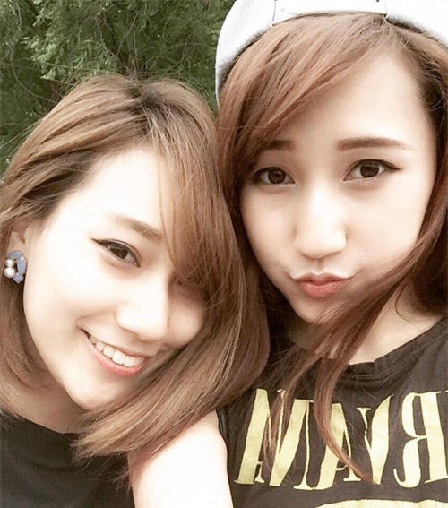 Cận cảnh vẻ đẹp như hai giọt nước của cặp song Nhi