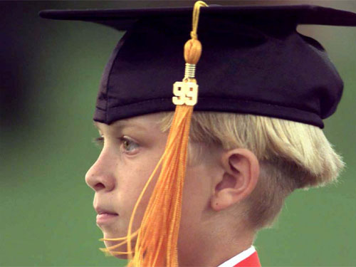 Smith trong lễ tốt nghiệp trung học năm 1999.