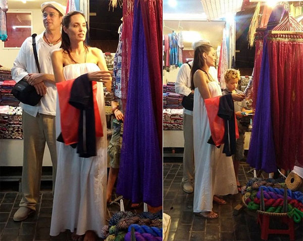 
Hình ảnh giản dị như những đôi vợ chồng bình thường của cặp đôi vàng Hollywood tại khu chợ đêm ở Campuchia tháng 12/2015.
