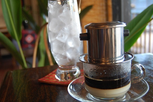 Nhiều ly cafe người dân đang uống tại các quán vỉa hè không hề có caffeine.