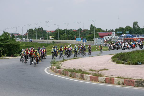 
Tham dự những giải đua xe đạp là một trong những hoạt động thường xuyên của các thành viên CLB Mô tô Hà Nội.
