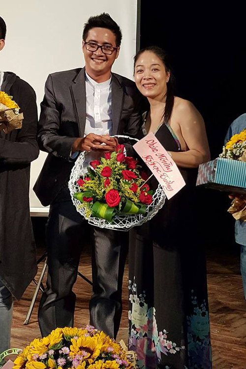 Ngọc Tưởng là gương mặt quen thuộc trên màn ảnh nhỏ, nhưng đời tư của anh lại rất ít người biết vì anh khá kín tiếng. Ngọc Tưởng năm nay 35 tuổi, đã kết hôn được 14 năm.