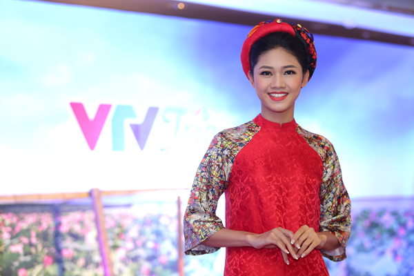 
Tham gia sự kiện còn có Á hậu 1 Hoa hậu Việt Nam 2016, Ngô Thanh Thanh Tú.
