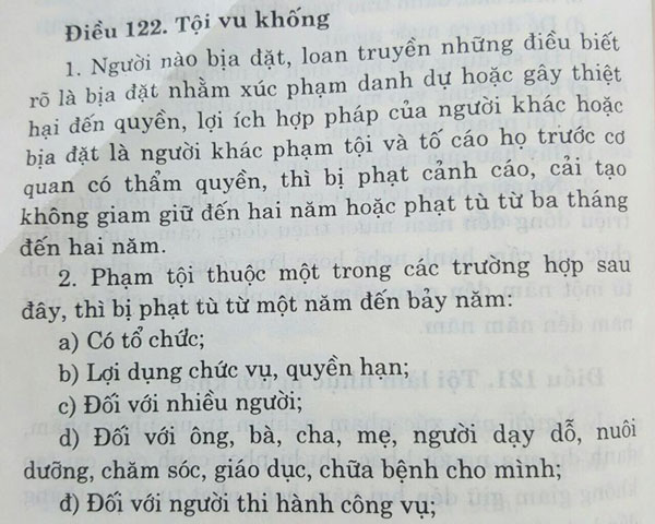 
Thu Minh đăng tải hình ảnh cô nghiên cứu luật để kiện người làm tung tin đồn ra tòa.
