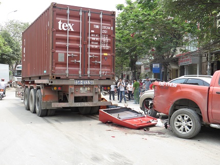 
Hiện trường vụ TNGT nghiêm trọng trên đường Lê Thánh Tông (Hải Phòng) sáng 13/4. Ảnh: ML
