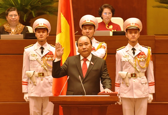 
Tân Thủ tướng Chính phủ Nguyễn Xuân Phúc tuyên thệ nhậm chức. Ảnh: Chinhphu.vn
