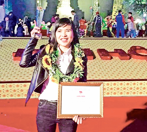 Nguyễn Thị Mỹ Linh trong đêm nhận giải thưởng gương mặt Thủ đô tiêu biểu năm 2015. Ảnh: Internet.