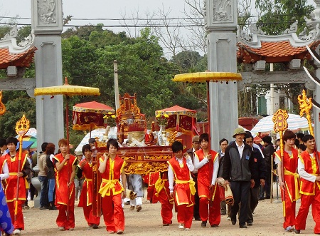 
Lễ hội đình làng ở huyện Đầm Hà đang ngày được người dân và chính quyền phát huy bảo tồn. Ảnh: BQN
