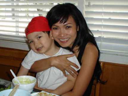 
Cô chưa bao giờ công khai hình ảnh con gái của mình (trong hình là hình ảnh Phương Thanh chụp cùng con trai cả của ca sĩ Bằng Kiều).
