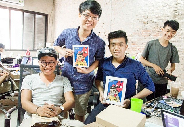 Nguyễn Hoàng Trung (trái) tạm dừng việc học tại Hàn Quốc để về nước khởi nghiệp với ứng dụng di động về ăn uống được dân mạng yêu thích.