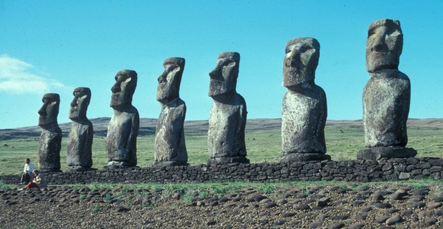 
Những tượng Moai bí ẩn trên đảo Phục Sinh cũng nằm trong danh sách những bằng chứng được cho là sự tồn tại của người ngoài hành tinh.
