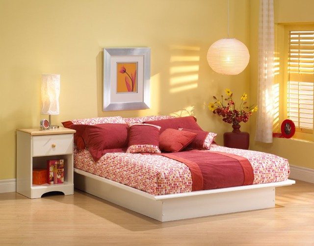 Giường ngủ đối diện cửa ph&ograve;ng sẽ t&aacute;c động xấu đến sức khỏe của gia chủ - Ảnh minh họa.