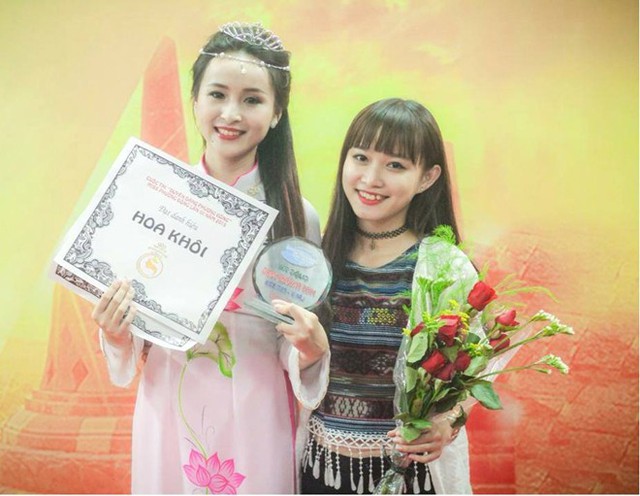 Kiều My (trái) là tân hoa khôi cuộc thi Miss Phương Đông do Đại học Khoa học Xã hội & Nhân văn TP HCM tổ chức. Ảnh: NVCC.