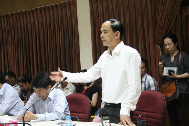 Vụ trưởng Vụ TC-CB thuộc Bộ Y tế, ông Phạm Văn Tác, đang thông tin kết quả đánh giá của đoàn kiểm tra tại BV Nhi Đồng 1.