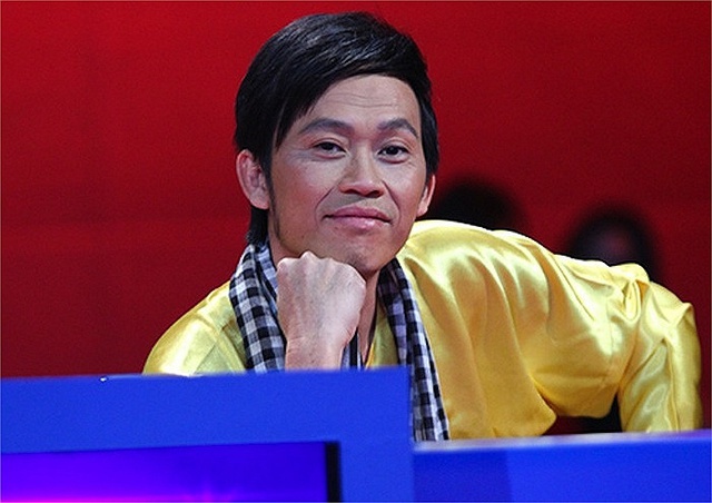 Hoài Linh đang là danh hài đắt show bậc nhất làng giải trí trong nước. Nhờ sự duyên dáng, gần gũi, anh liên tục được mời tham gia các gameshow truyền hình với tư cách giám khảo, người dẫn chương trình, nghệ sỹ khách mời…