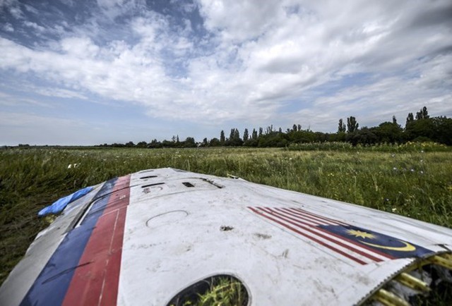 
Mảnh vỡ máy bay MH17 tại hiện trưởng ở làng Grabove, miền Đông Ukraine.
