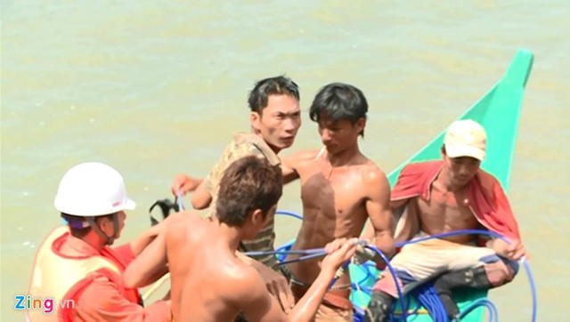 
Anh Tường được cứu sau 15 giờ mắc kẹt trong t&agrave;u h&agrave;ng.
