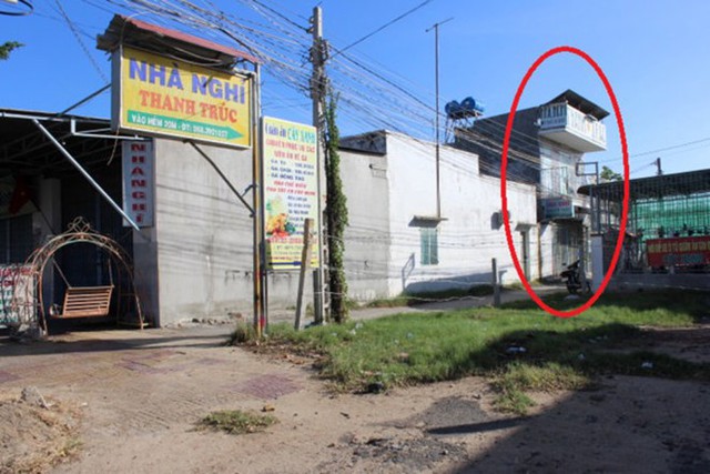 
Hiện trường nh&agrave; nghỉ Thanh Tr&uacute;c (khoanh tr&ograve;n), nơi xảy ra vụ việc tối 26/12.
