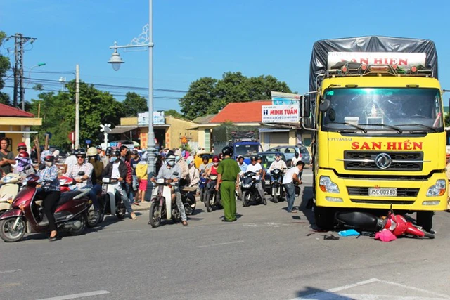 Hiện trường vụ tai nạn thương tâm làm 3 cha con thương vong. Ảnh: Điền Quang