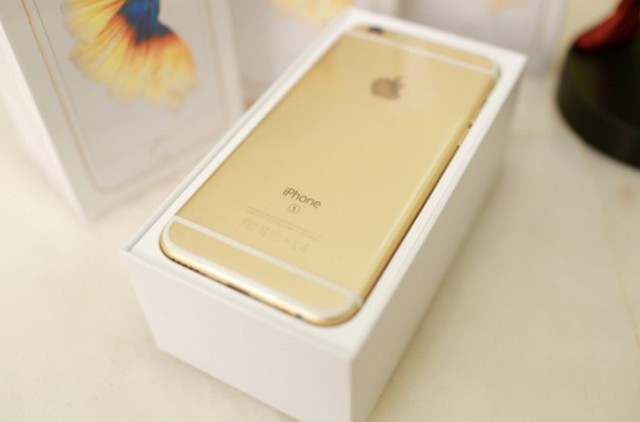 iPhone 6S khóa mạng chủ yếu đến từ thị trường Nhật Bản. Đây cũng là dòng máy khóa mạng lành (ít lỗi, dễ khắc phục) nhất, theo lời của giới kinh doanh. Ảnh: nhattao.