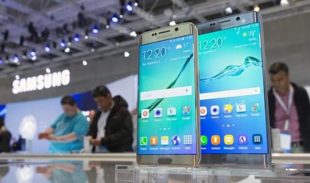 
Mẫu điện thoại Galaxy S6 edge  của Samsung. Nguồn: Reuters
