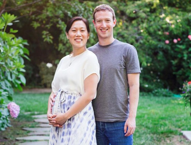 Mark Zuckerberg và vợ Priscilla Chan khi đang mang bầu bé Max hồi tháng 8. Ảnh: Facebook Mark Zuckerberg
