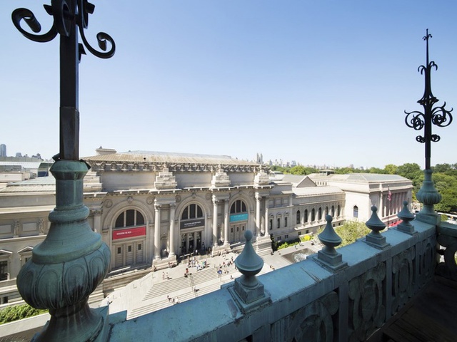 

 

Tầm nhìn từ ban công hướng ra Bảo tàng nghệ thuật Metropolitan cũng rất đẹp.

