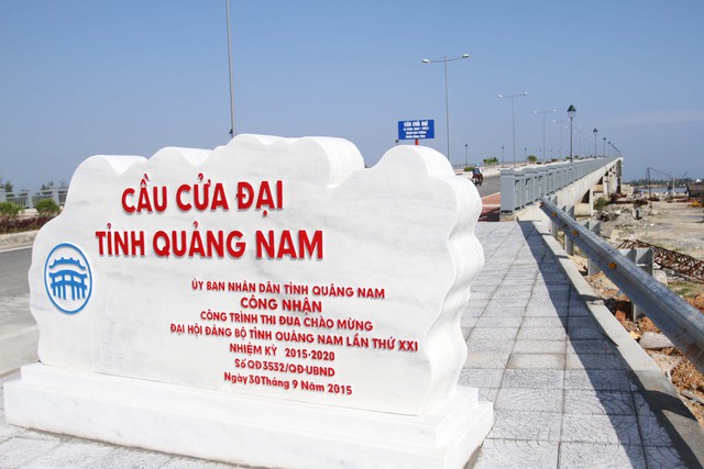 
Dự án cầu Cửa Đại có tổng chiều dài toàn tuyến là 18,3km, gồm công trình cầu Cửa Đại và phần đường dẫn 2 đầu cầu, với tổng mức đầu tư là 3.450 tỷ đồng, trong đó 50% là vốn Trung ương và 50% vốn từ khai thác quỹ đất và các nguồn vốn hợp pháp khác
