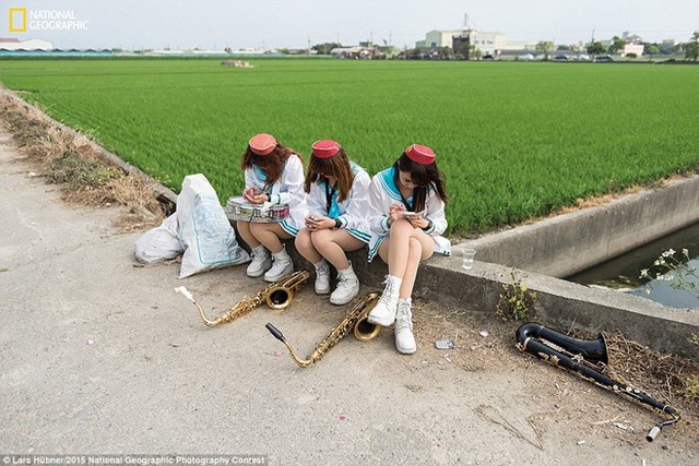 Bức ảnh chụp ba cô gái tại vùng nông thôn Đài Loan.