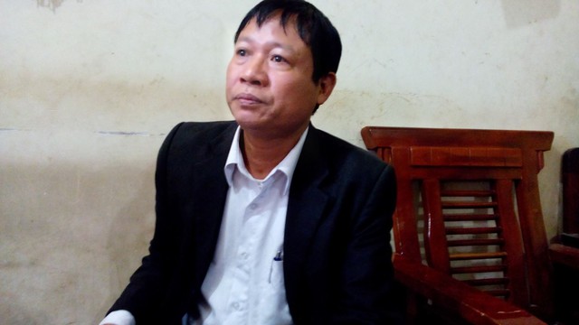 
Ông Đỗ Chí Năng – Trưởng Công an xã Hữu Bằng kể chuyện truy bắt hung thủ.
